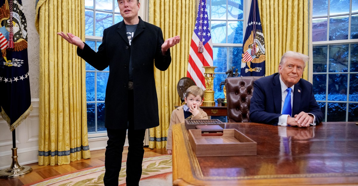 4 Teorías de conspiración que han impulsado la política bajo Trump