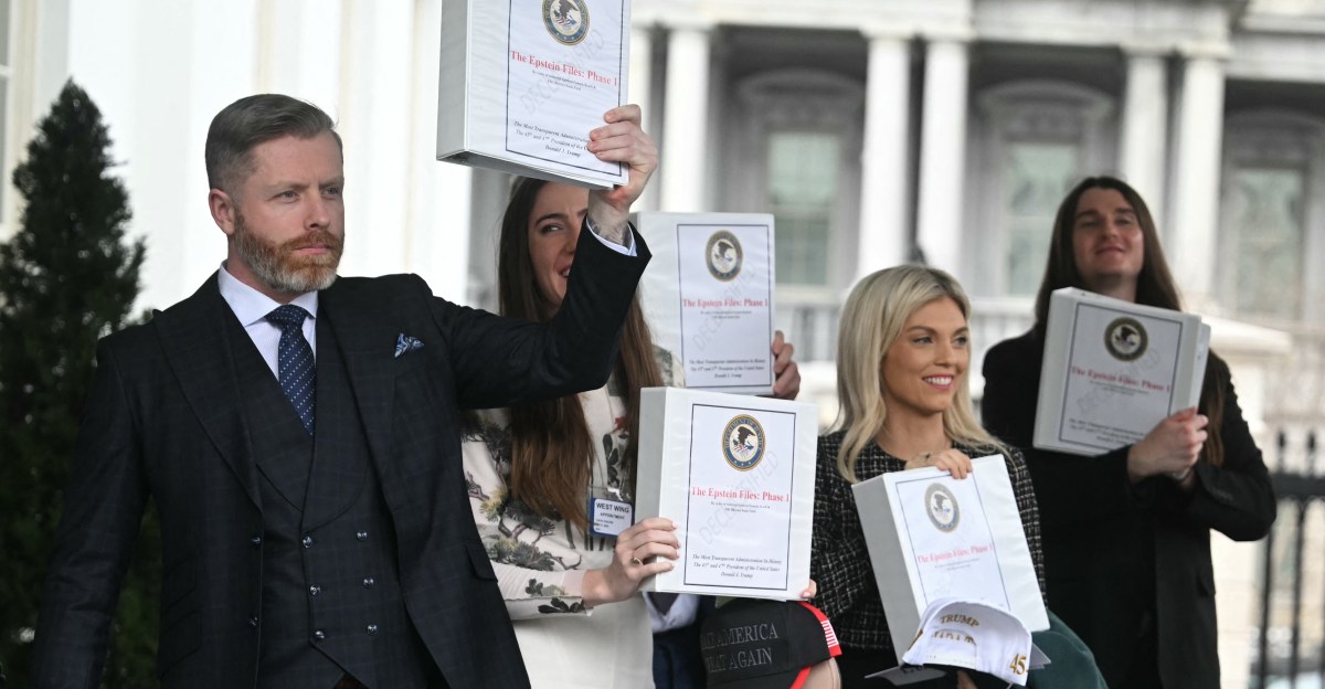 Cómo explotaron los archivos de Epstein en la cara de Trump