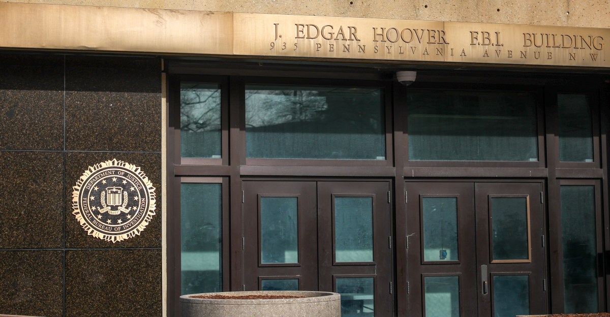 El arresto del FBI de un juez local, explicó brevemente