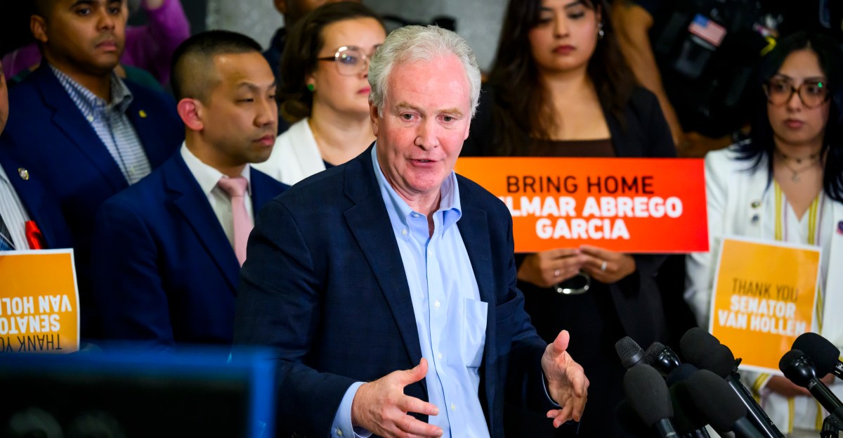 Este senador se reunió con Abrego García en El Salvador. Nos cuenta lo que vio.