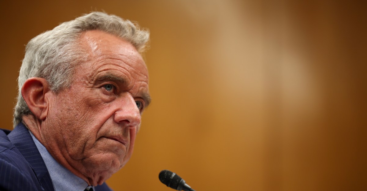 RFK Jr. acaba de despedir a los expertos en vacunas del gobierno. Así es como eso podría afectar sus disparos.