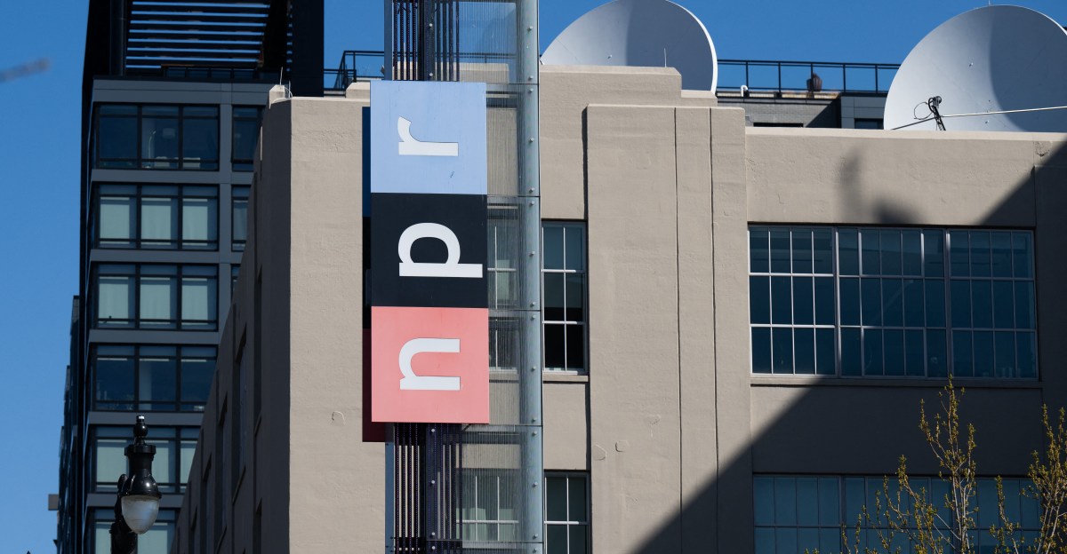 El ataque de Trump contra NPR y PBS, explicó brevemente