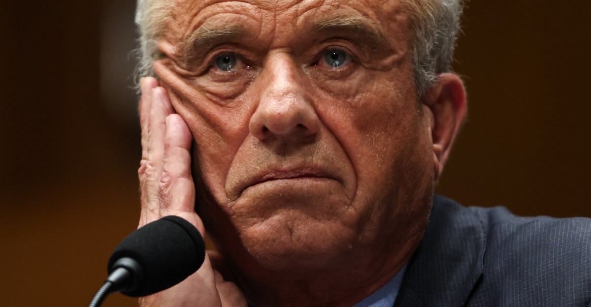Los principales grupos médicos de Estados Unidos ahora están desafiando abiertamente a RFK Jr.