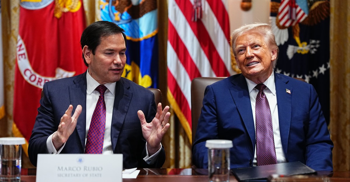 Los Estados Unidos atacan en un bote de drogas venezolano, explicó brevemente