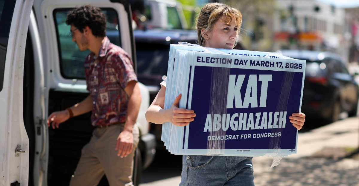 ICE en Chicago: la candidata al Congreso Kat Abughazaleh acusada