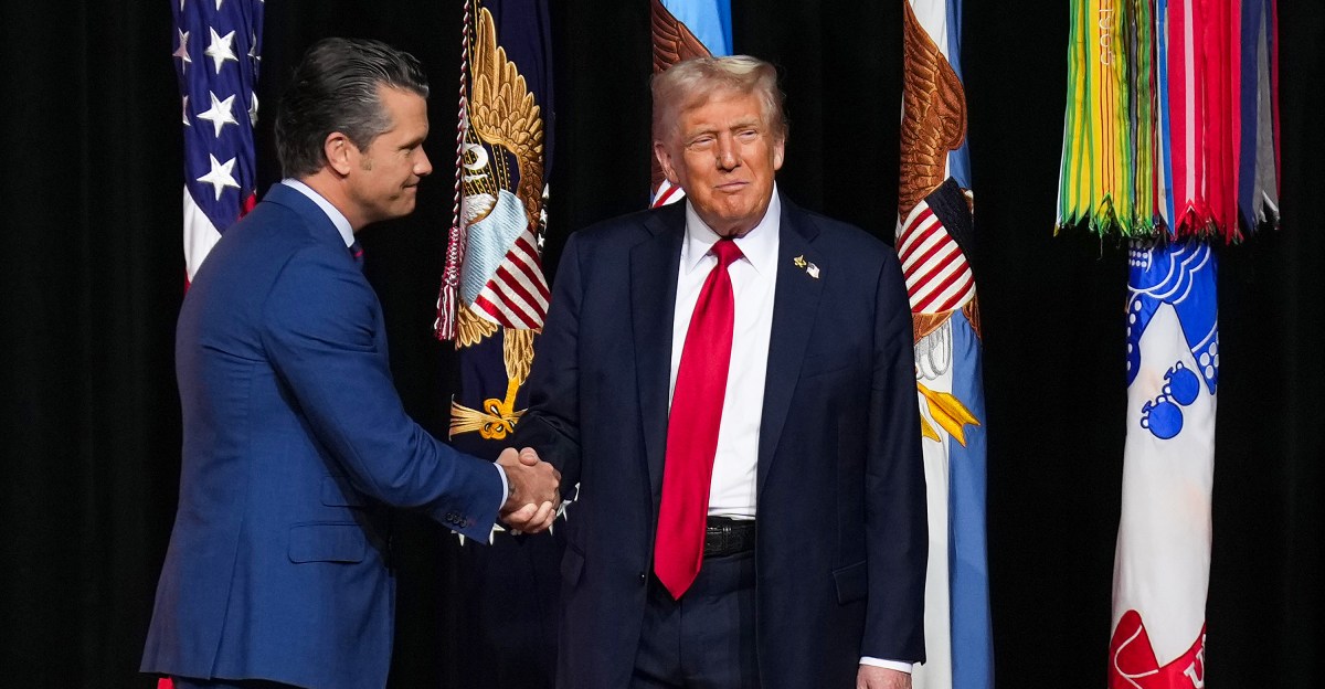 Trump y Hegseth reúnen a los principales comandantes del ejército para una prueba de lealtad