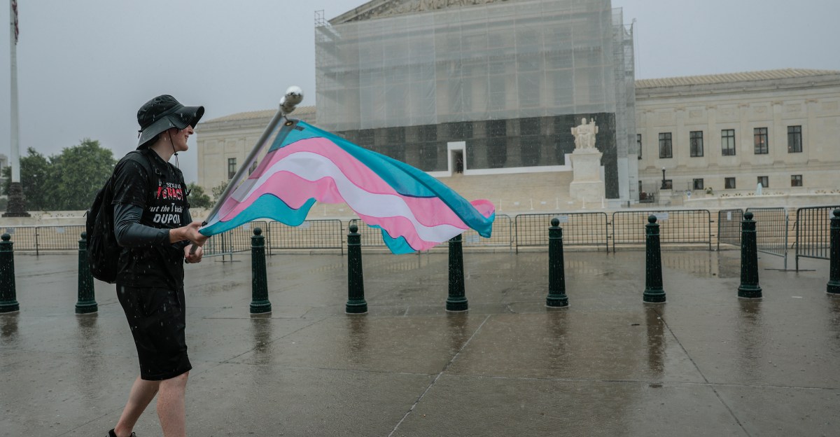¿Está la identidad trans “en caída libre” entre los jóvenes estadounidenses?