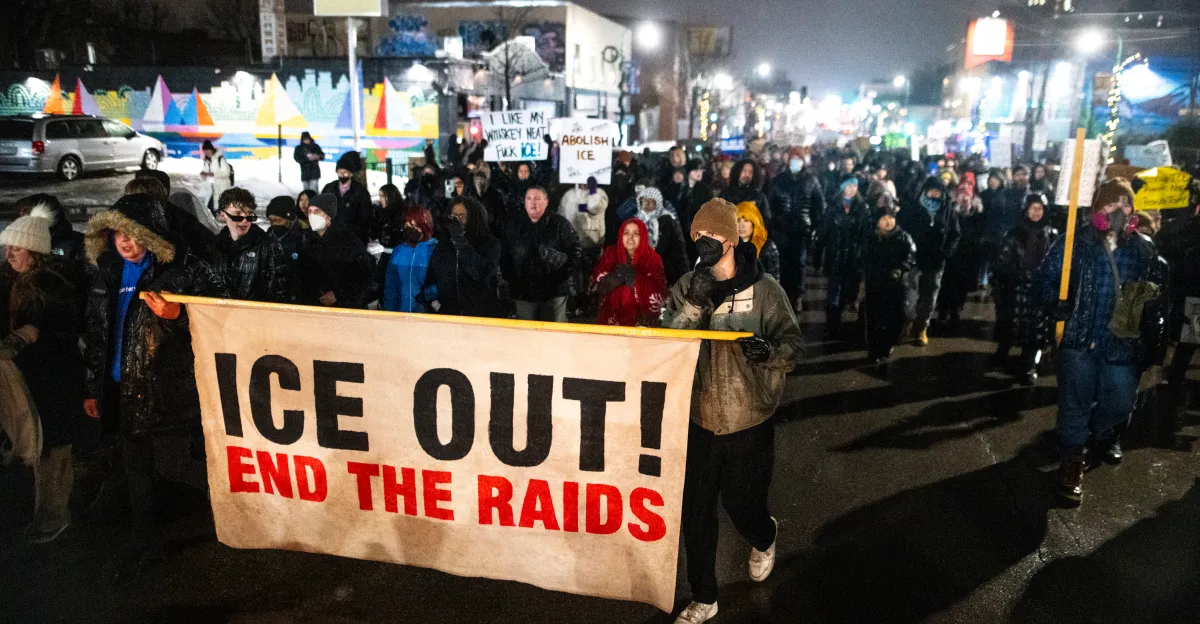 ICE en Minneapolis: la muerte de Renee Good hace que los habitantes de Minnesota intenten proteger a sus vecinos.
