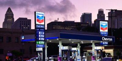 Cómo los precios de la gasolina podrían impulsar a más personas a cambiarse a un vehículo eléctrico