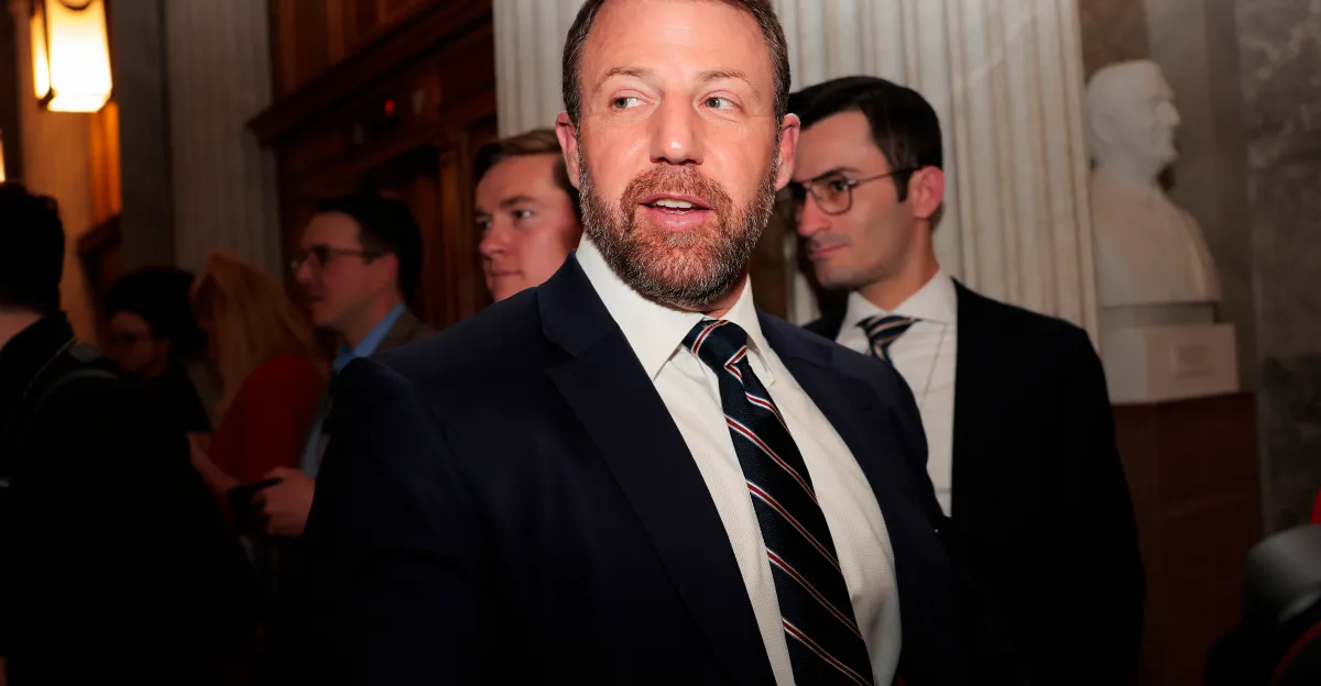 Markwayne Mullin, ex luchador de MMA, asume el liderazgo en Seguridad Nacional