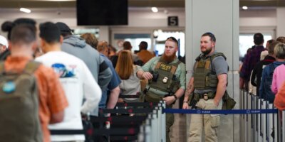 Trump envía agentes de ICE a aeropuertos con TSA en crisis: Lo que hay que saber