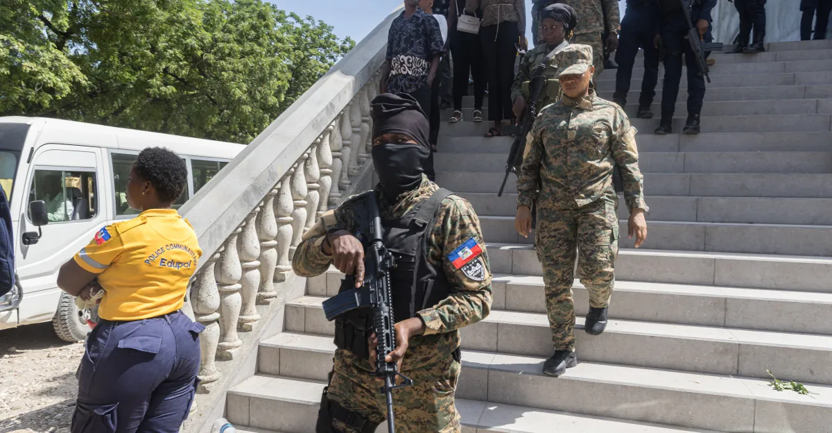 La Corte Suprema decidirá si los migrantes pueden ser enviados de regreso a zonas de guerra, en Mullin v. Doe y Trump v. Miot