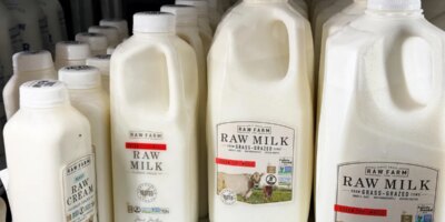 Leche cruda: qué es y por qué la gente se pelea por ella, explicada