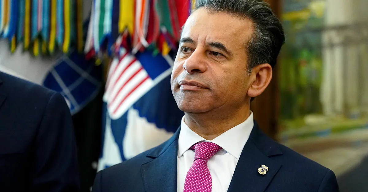 Marty Makary dimite: cómo los vaporizadores aromatizados condenaron al jefe de la FDA de Trump