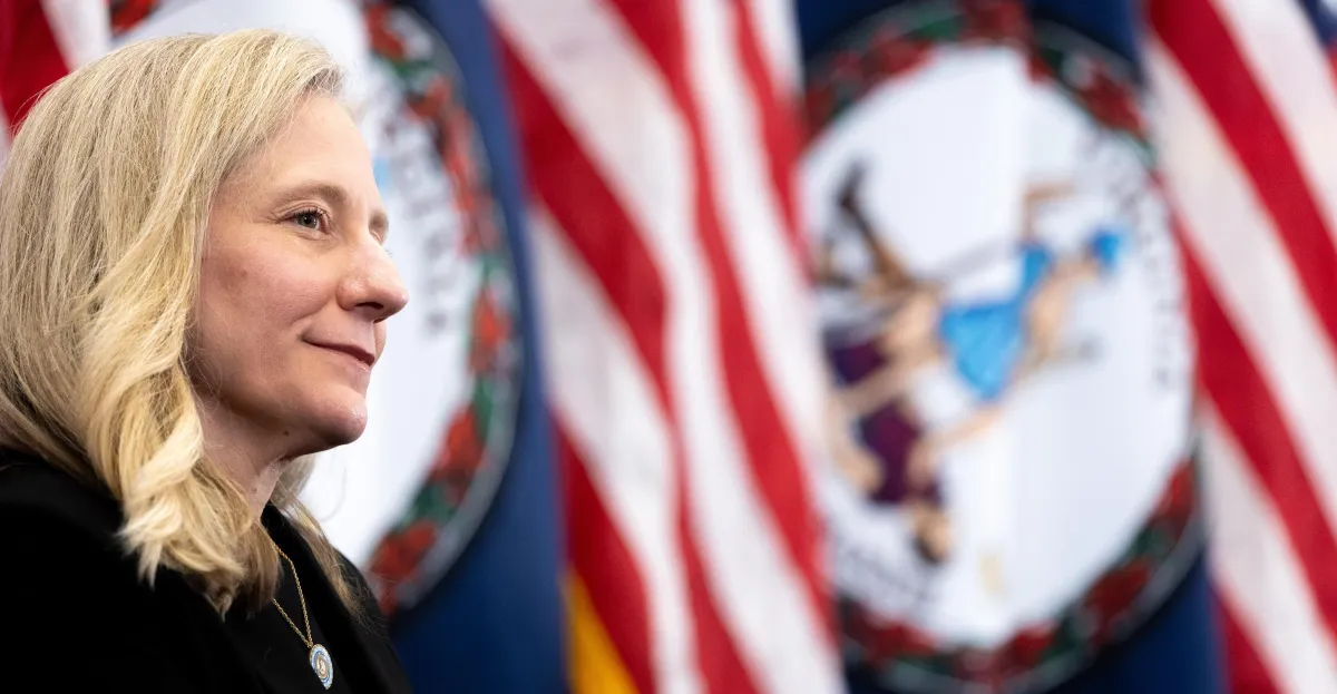 Abigail Spanberger vetó proyectos de ley progresistas y la base demócrata está furiosa