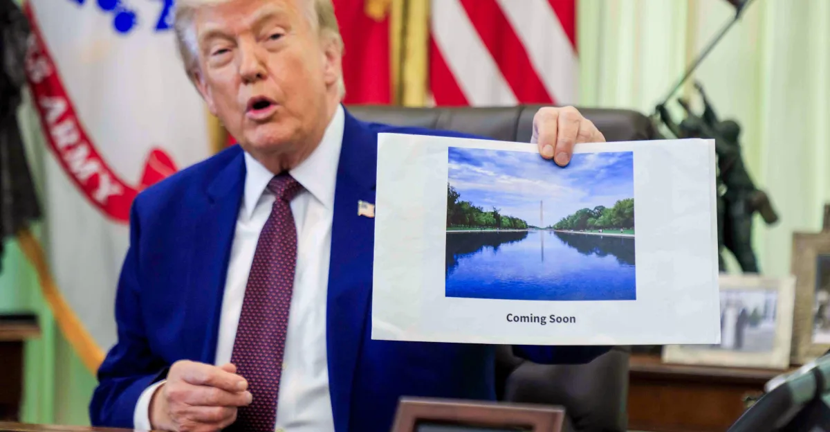 Lo que refleja el Piscina Reflectante sobre Trump