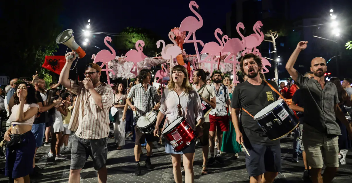 Protestas de la “Revolución Flamenca” en Albania, explicadas: cómo Jared Kushner provocó una revuelta
