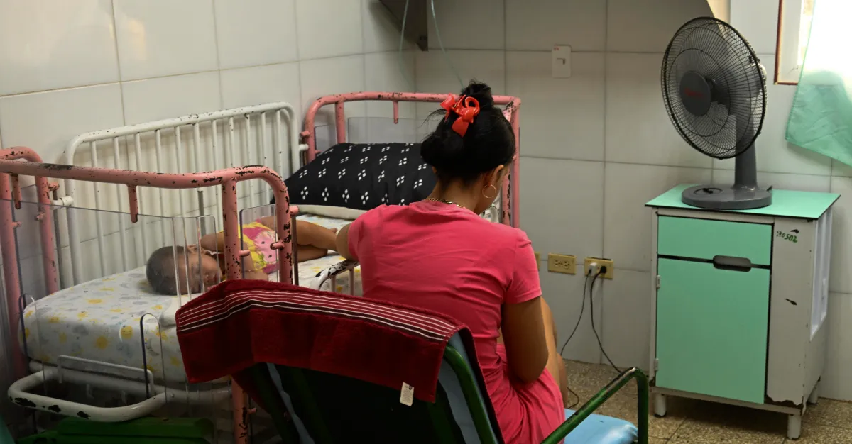 Cuba tiene muchos médicos. Entonces, ¿por qué está colapsando su sistema sanitario?