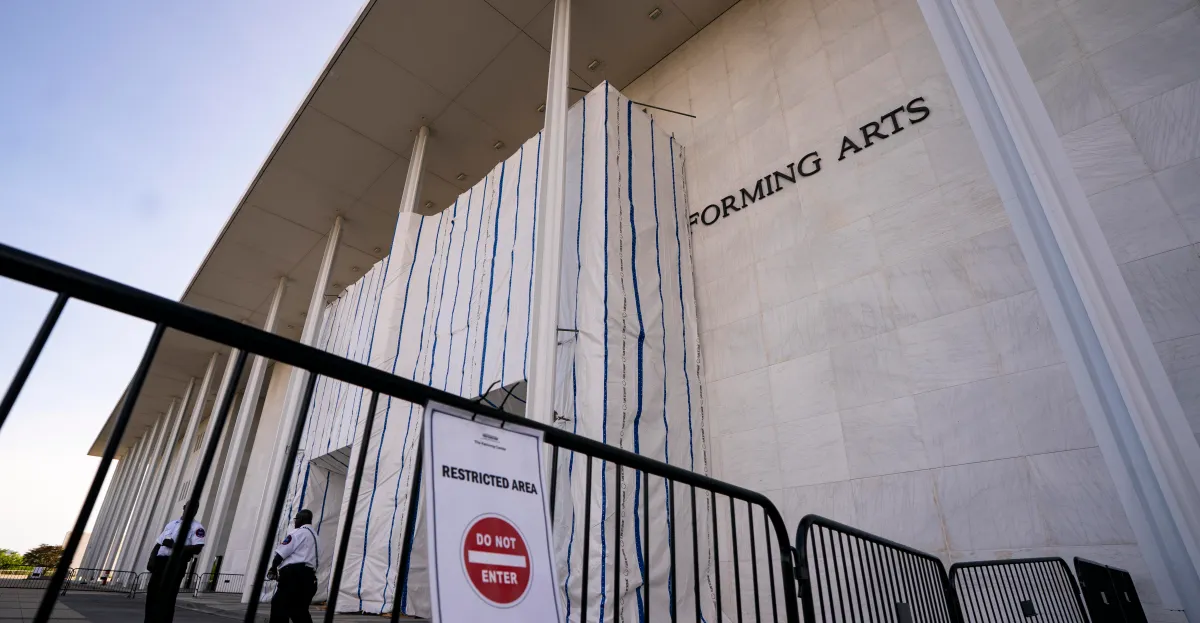 Lucha por cambiar el nombre del Kennedy Center: Trump amenaza con demoler otro hito de DC