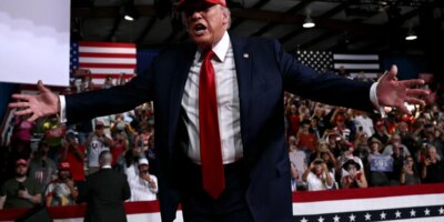 Las elecciones intermedias de 2026: cómo Trump intenta aparecer en las urnas