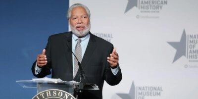 Lonnie Bunch dimite como secretario del Smithsonian: la vendetta del Smithsonian de Trump, explicada brevemente