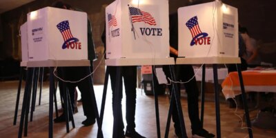 Los negacionistas de las elecciones de 2020 que se postulan en estados indecisos