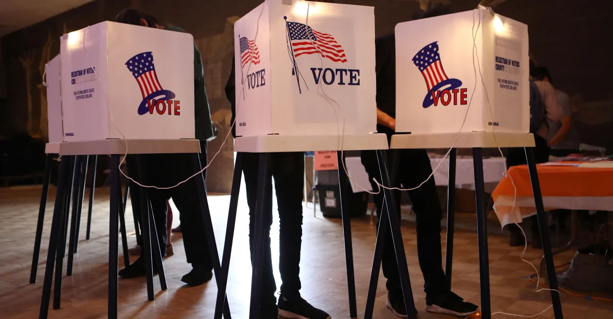 Los negacionistas de las elecciones de 2020 que se postulan en estados indecisos