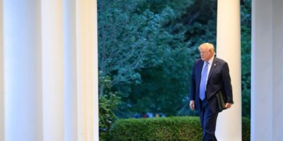 Trump dice que prohibirá la entrada a tres medios de comunicación en la Casa Blanca: lo que hay que saber
