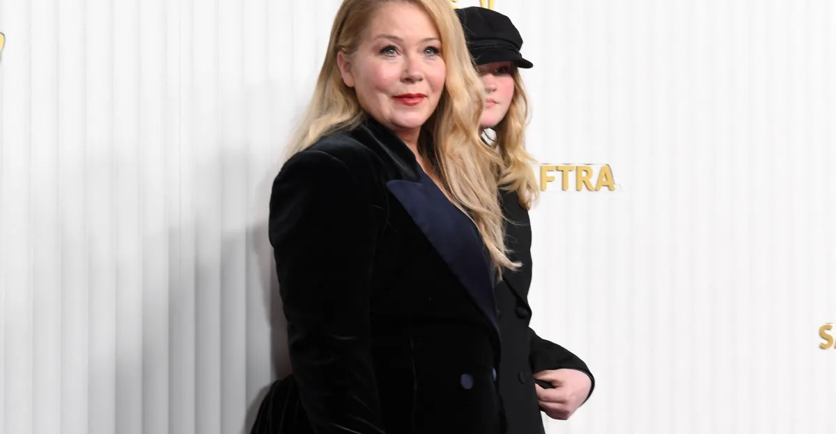 El diagnóstico erróneo de EM de Christina Applegate muestra cómo la enfermedad aún confunde a los médicos