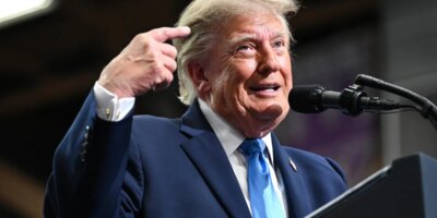 Elecciones intermedias de 2026: el plan de Trump para comprar votos, explicado brevemente