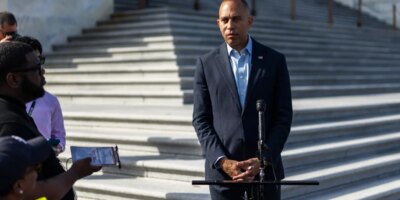 Hakeem Jeffries, quien probablemente será el próximo presidente de la Cámara, explicó