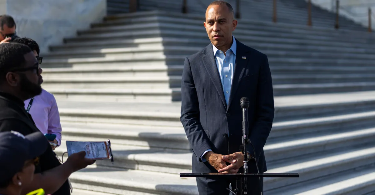 Hakeem Jeffries, quien probablemente será el próximo presidente de la Cámara, explicó