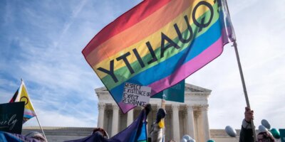 La Corte Suprema está dispuesta a obligar a los contribuyentes a financiar escuelas anti-LGBTQ, en St Mary v. Roy