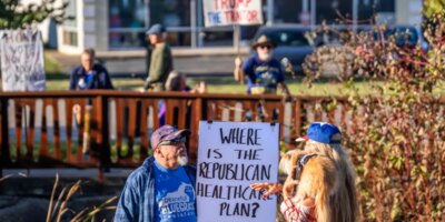 Por qué los recortes en la atención médica y Medicaid se han convertido en problemas importantes para los republicanos